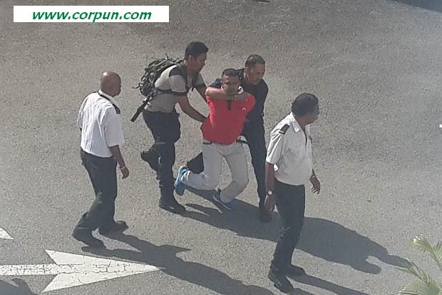Muhamad Elias seized in front of the court building